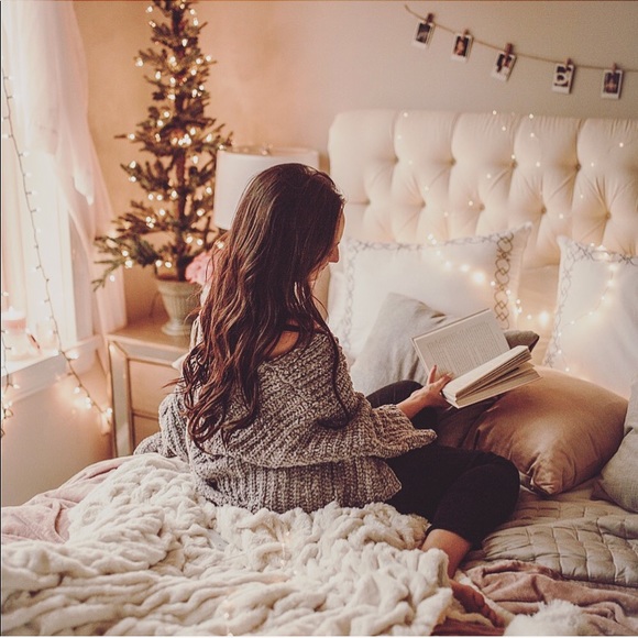 ❌ SOLD ❌ Velvet Chenille Cozy Knit Cropped Sweater - Picture 5 of 6